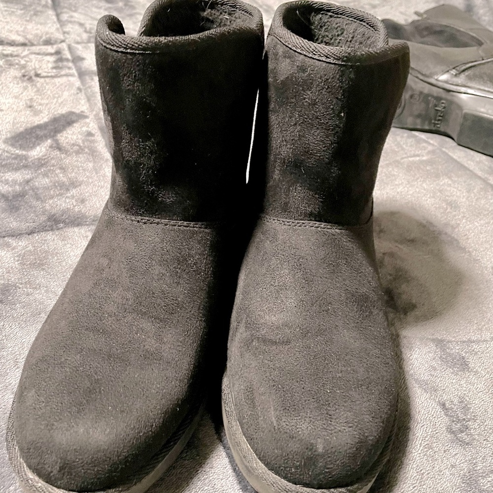 Black short Air Walk boots Size 9